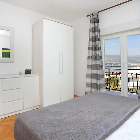 Apartman Arbanija 1125a *