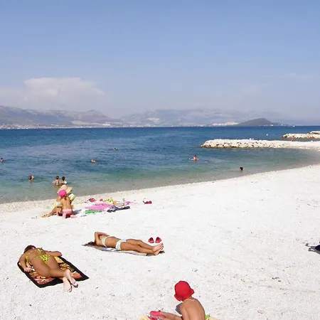 Apartment Arbanija 1125a Trogir